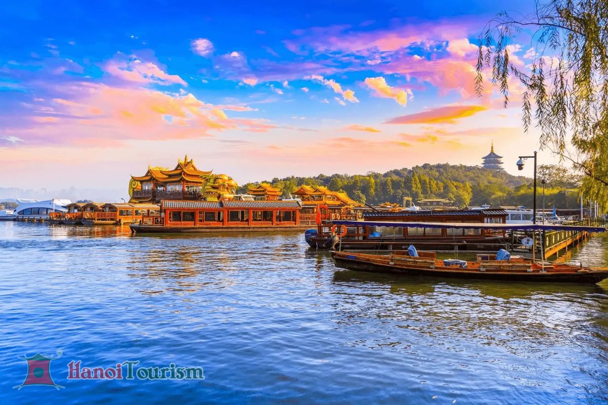 Du thuyền Tây Hồ - Hàng Châu - Trung Quốc